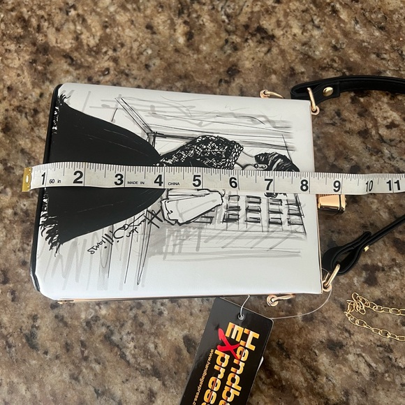 🖤Gorgeous hand purse🖤 - Picture 2 of 7